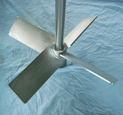 Single level pitched blade turbine